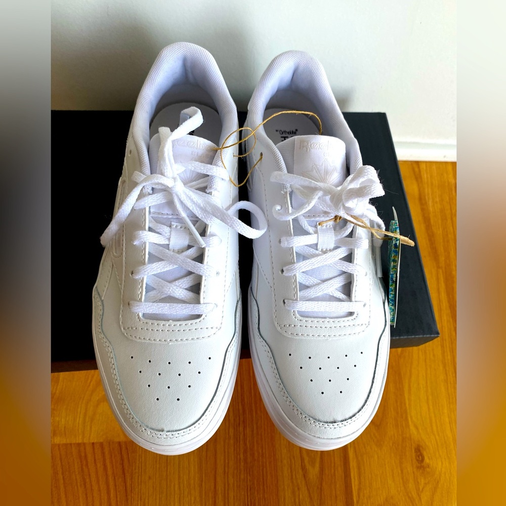 Reebok Women's Club MEMT Sneaker size 7